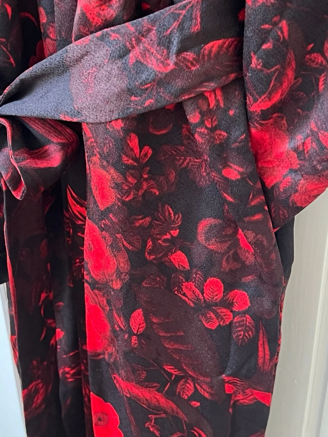 Vackert rödblommig byxdress - 4