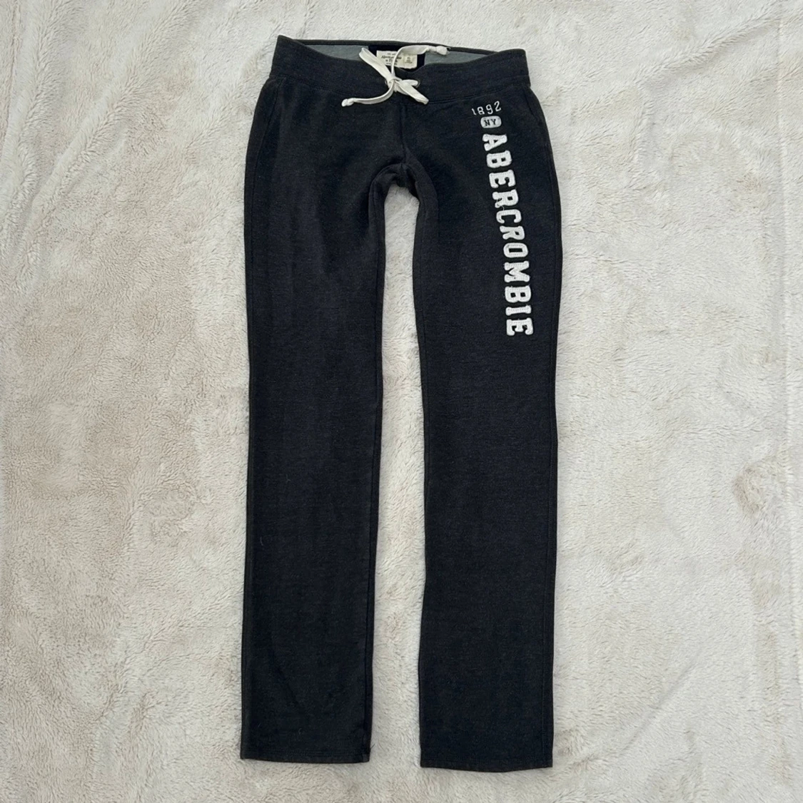 Abercrombie & fitch lågmidjade byxor  - 1