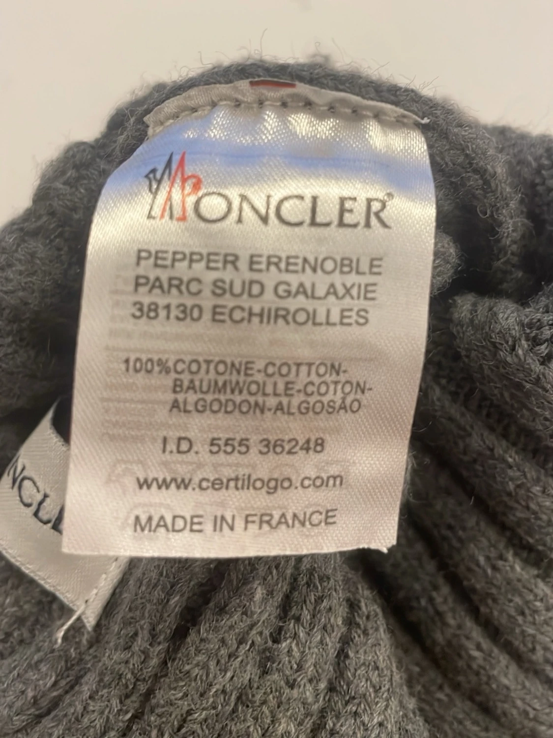 Grå ribbad Moncler mössa - 2