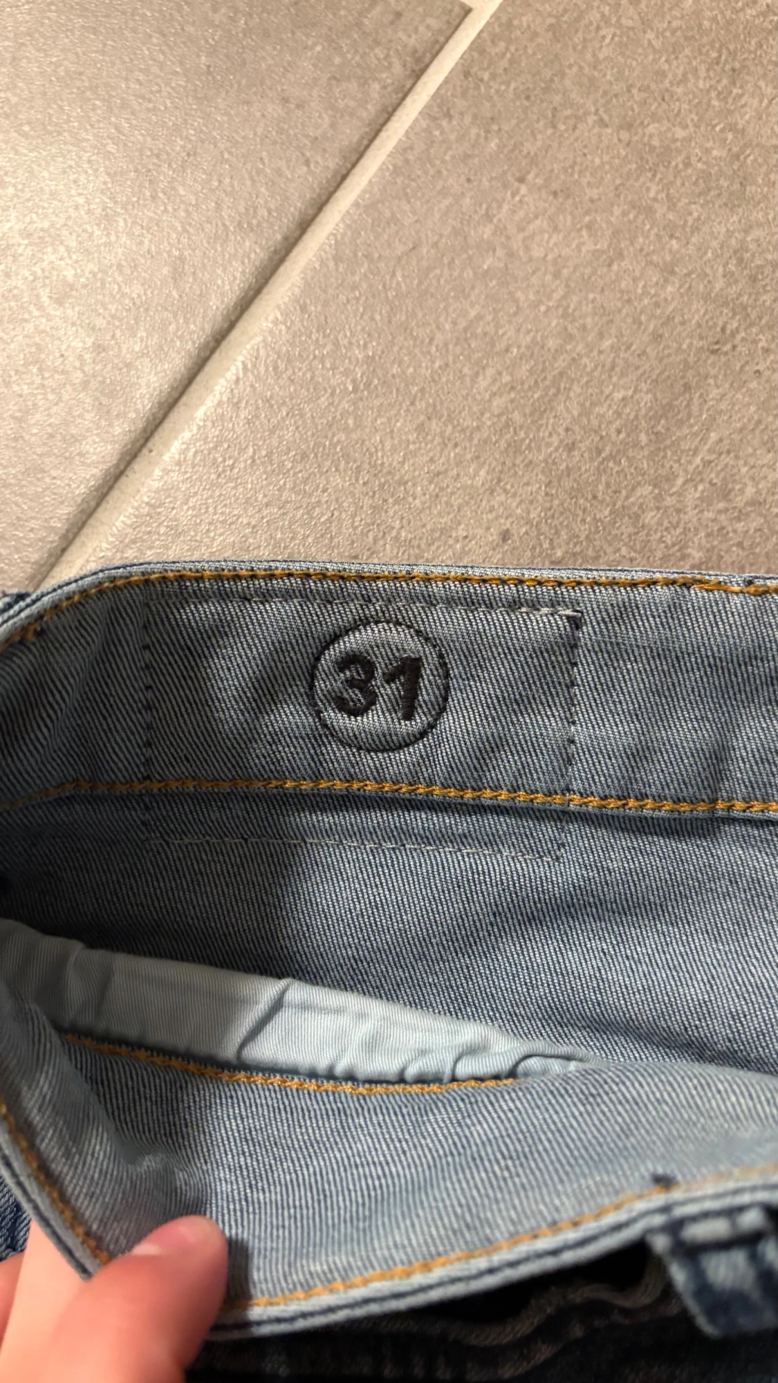 Blå jeans från BOSS, storlek 31 - 3