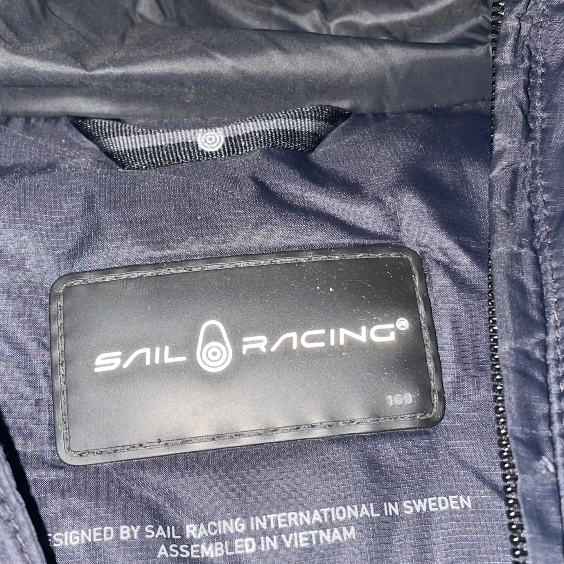 Svart/mörkblå pufferjacka från Sail Racing - 2