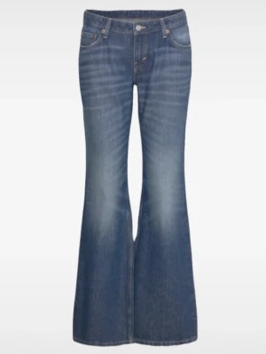Blå bootcut jeans med låg midja - Weekday nova low waist jeans🥰, storlek 27/32 passar mig som är 170 lång.