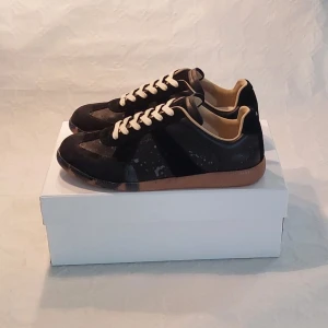 Maison Margiela gats  - Svarta Maison Margiela gats med paint || Storlek 41 || box medföljer || pris kan diskuteras vid snabb affär 