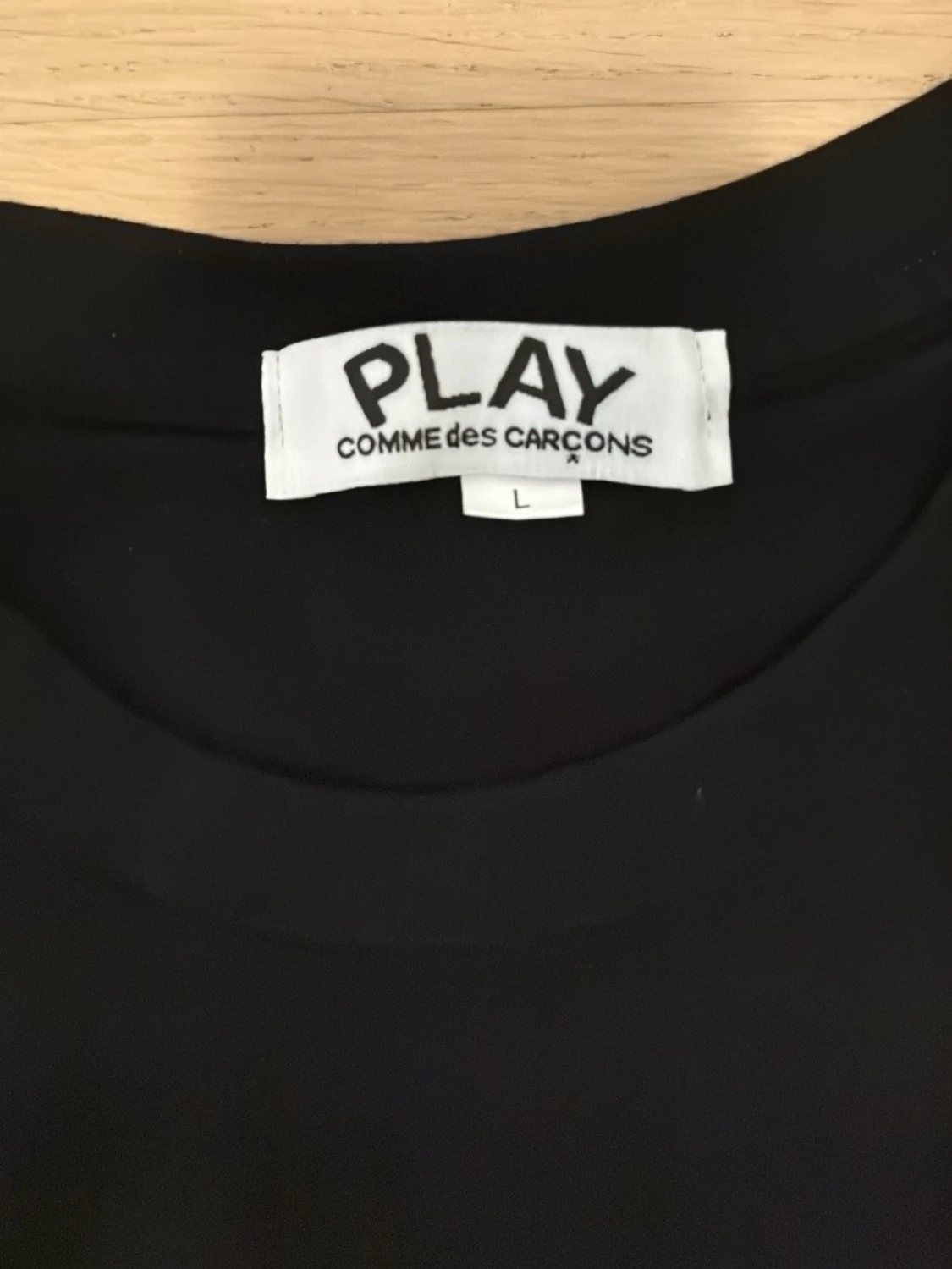 Svart Comme des Garçons Play t-shirt - 2