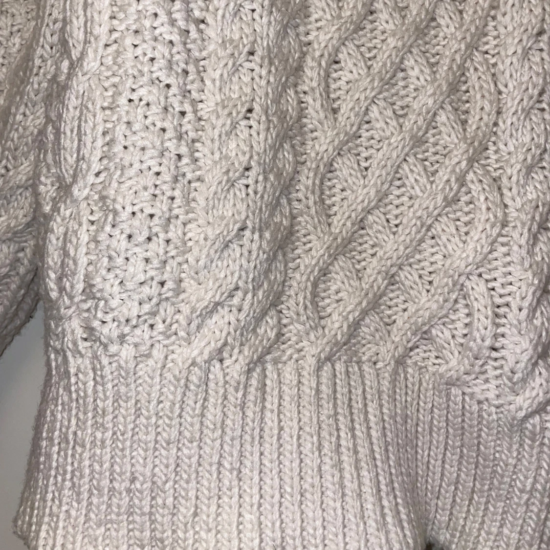 Oversized Beige stickad tröja med kabelmönster - 2