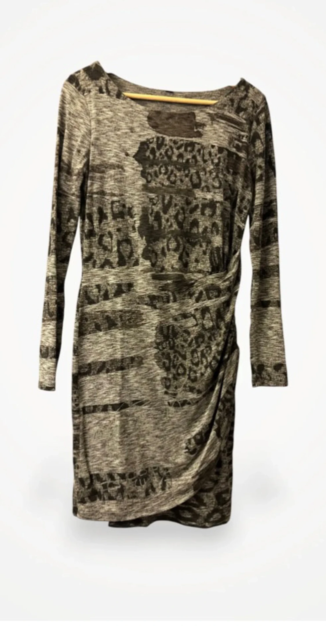 Grå fodralklänning