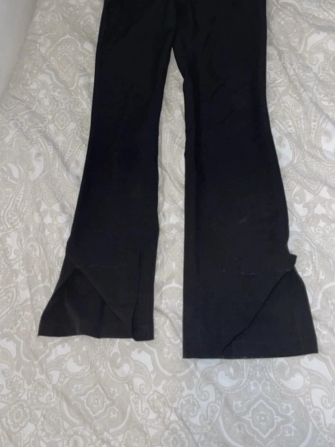 Svarta bootcut byxor med slits - 1
