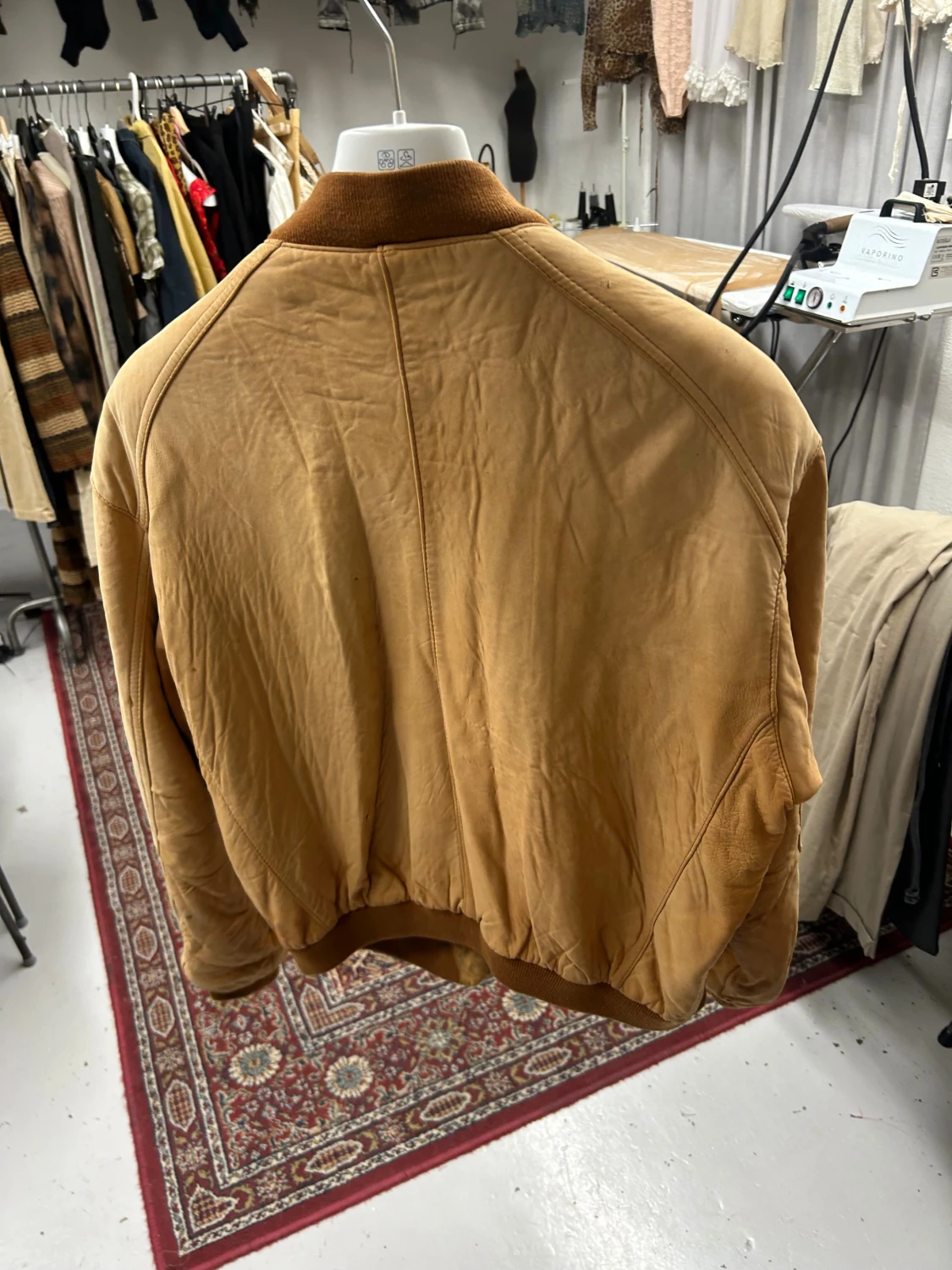 Beige skinn bomberjacka från Moutan - 1