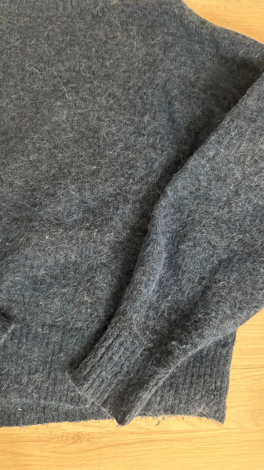 Mörkblå stickad tröja från Cubus - 1