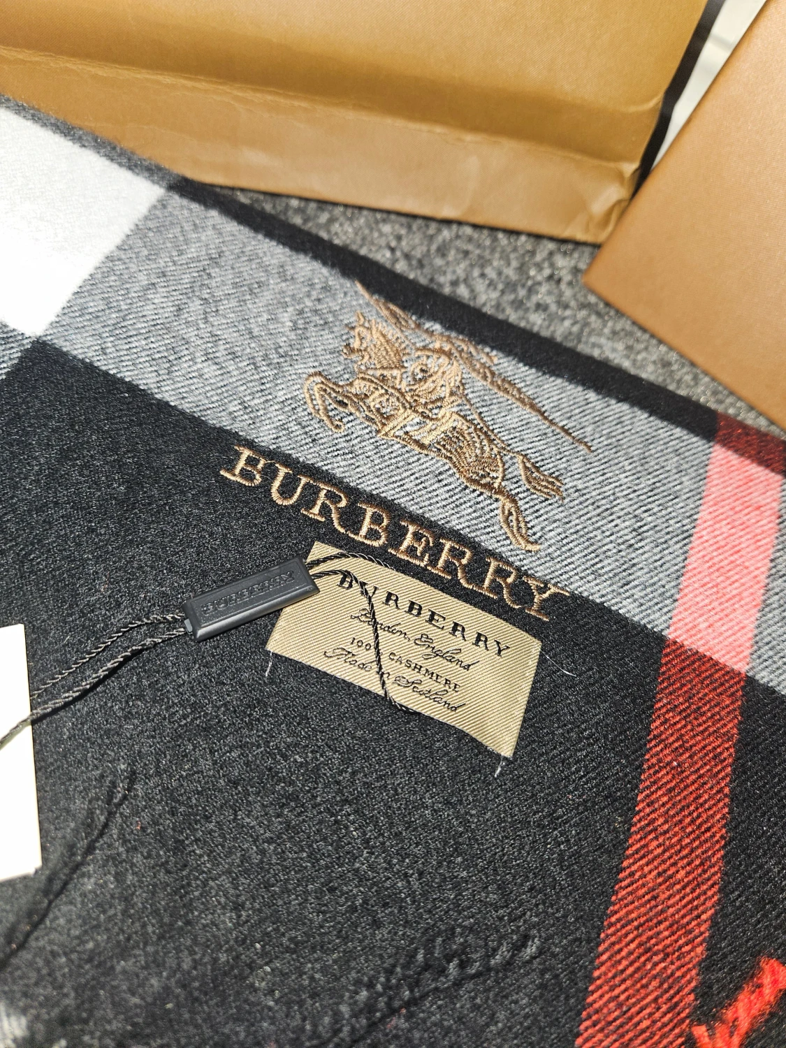 Rutig kashmirväst från Burberry - 1