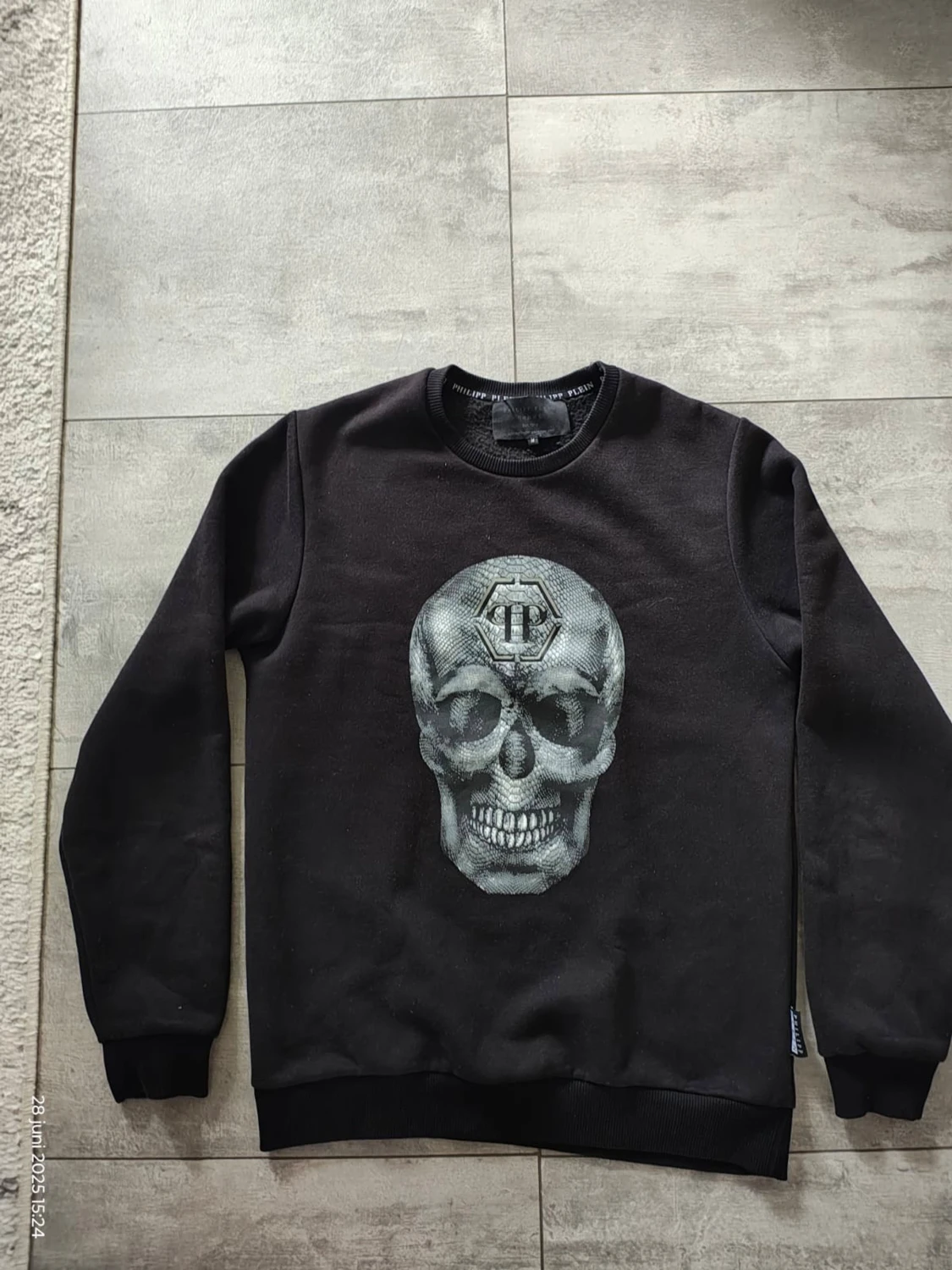 Svart sweatshirt med döskalle från Philipp Plein