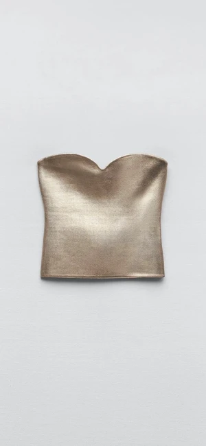 Guldig topp från Zara - Säljer en snygg guldig topp från Zara i storlek S. Toppen är väldigt liten i storlek så egentligen typ XS/XXS. 💛Säljer då den inte passar mig längre. 