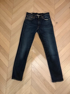 Levi's 511 mörkblå jeans W31 L34 - 	•	Levi’s 511 	•	Mörkblå jeans 	•	Storlek: W31 L34 	•	Bra skick