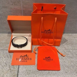 HM armband - Sälje mitt H armband då de inte kom till användning så mycket, har du frågor tveka inte på att höra av dig!🙌