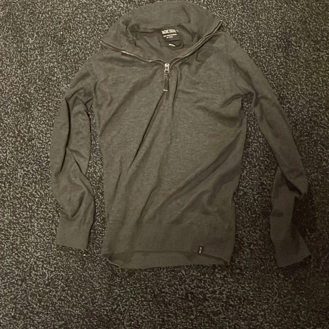 Mörkgrå långärmad tröja Indicode