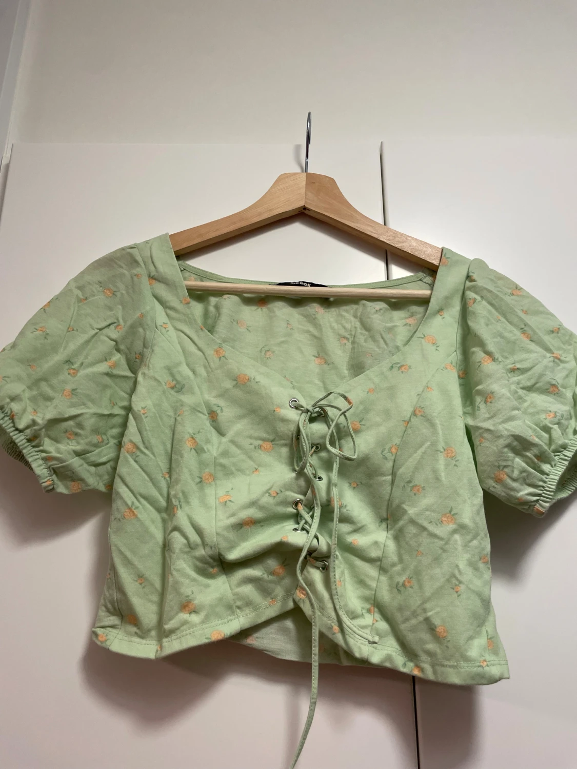 ljusgrön croppad blus