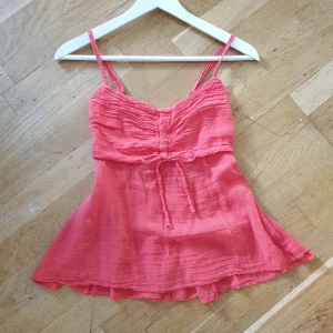 Linnen topp från Branting - Från märket Branting, aldrig använd utan endast tvättad. I färgen orange som syns bäst på bild 3. 