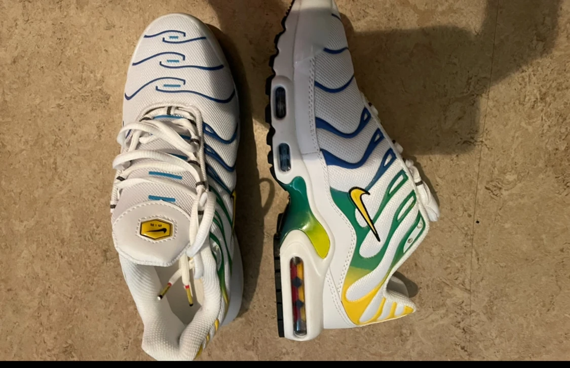 Nike Air Max Plus vita med färgdetaljer - 2