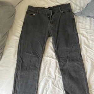 Monten jeans  - Monten jeans i bra skick storlek 34/34