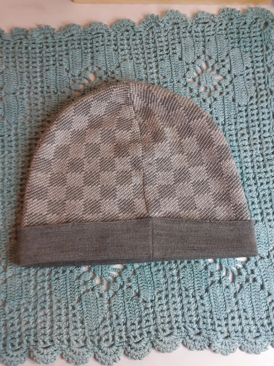 Grå rutig mössa från Louis Vuitton - 1