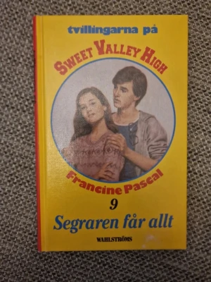 Segraren får allt (Tvillingarna på Sweet Valley High 9) - Följ med tvillingarna på Sweet Valley High i en fartfylld ungdomsroman om vänskap, kärlek och oväntade vändningar. Perfekt för dig som gillar drama, skola och relationer i tonårslivet!