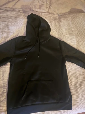 Tröja - Hel ny! Storlek L men kan passa också till XL