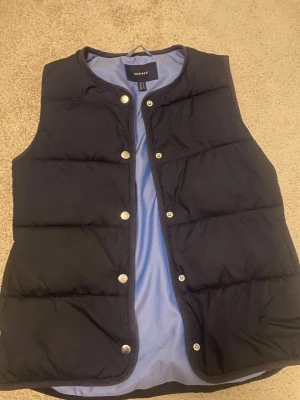 Gant väst  - Säljer min gant väst som ja använt några gånger, har inga defekter alls.