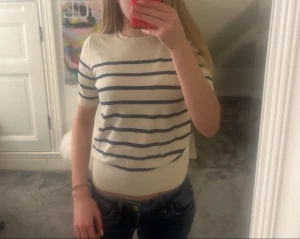 randig tröja - säljer en jätte fin tröja från Zara, säljer då den inte kommer till användning längre. fint skick, inga defekter!💓