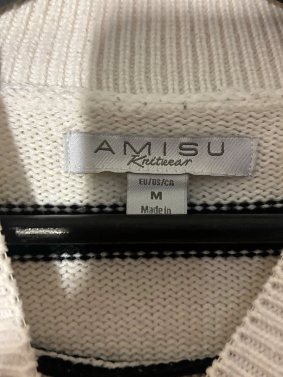 Vit stickad tröja med svarta ränder - 2