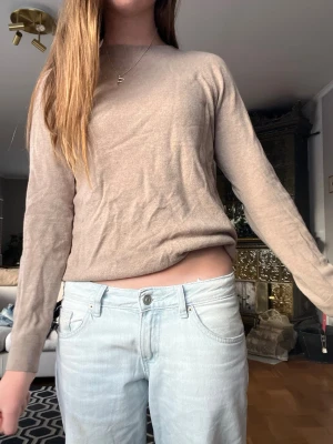 Beige stickad kashmir tröja - Mysig beige stickad kashmir tröja💗