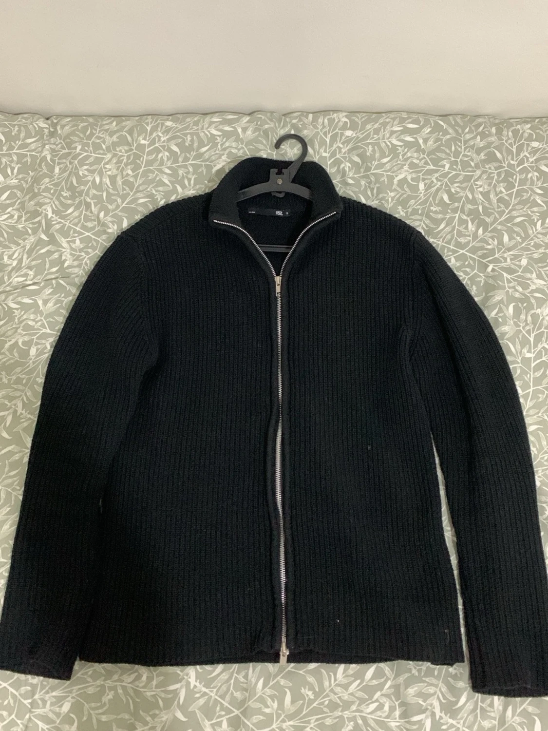 Svart stickad ziptröja