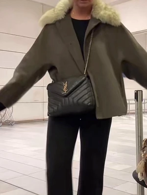 Brun ullkappa zara  - Supersnygg ullkappa från zara, använd 3 gånger!! Köpte för 1450!💞.