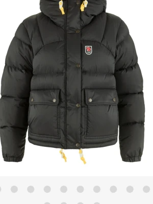 SÖKER Fjällräven jacka dam - Söker dammodell eller xxxs då jag precis sålt min i  xxs som var förstor🥰 spelar ingen roll vilken färg, skicka om ni har en 