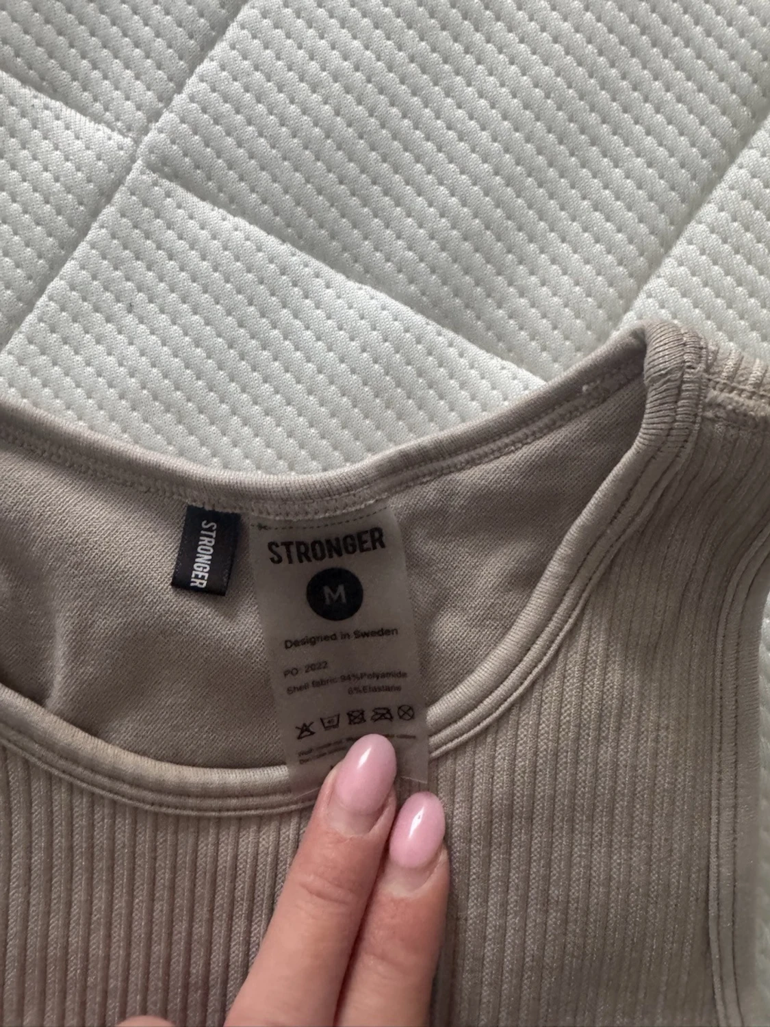 Beige ribbad linnetopp från Stronger - 2