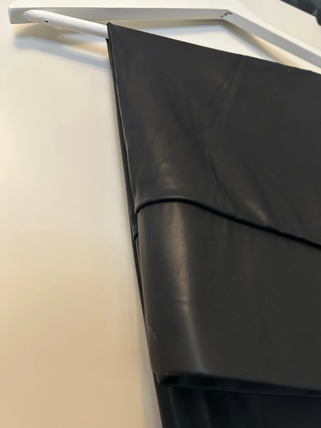 Svarta leggings i fuskskinn - 6