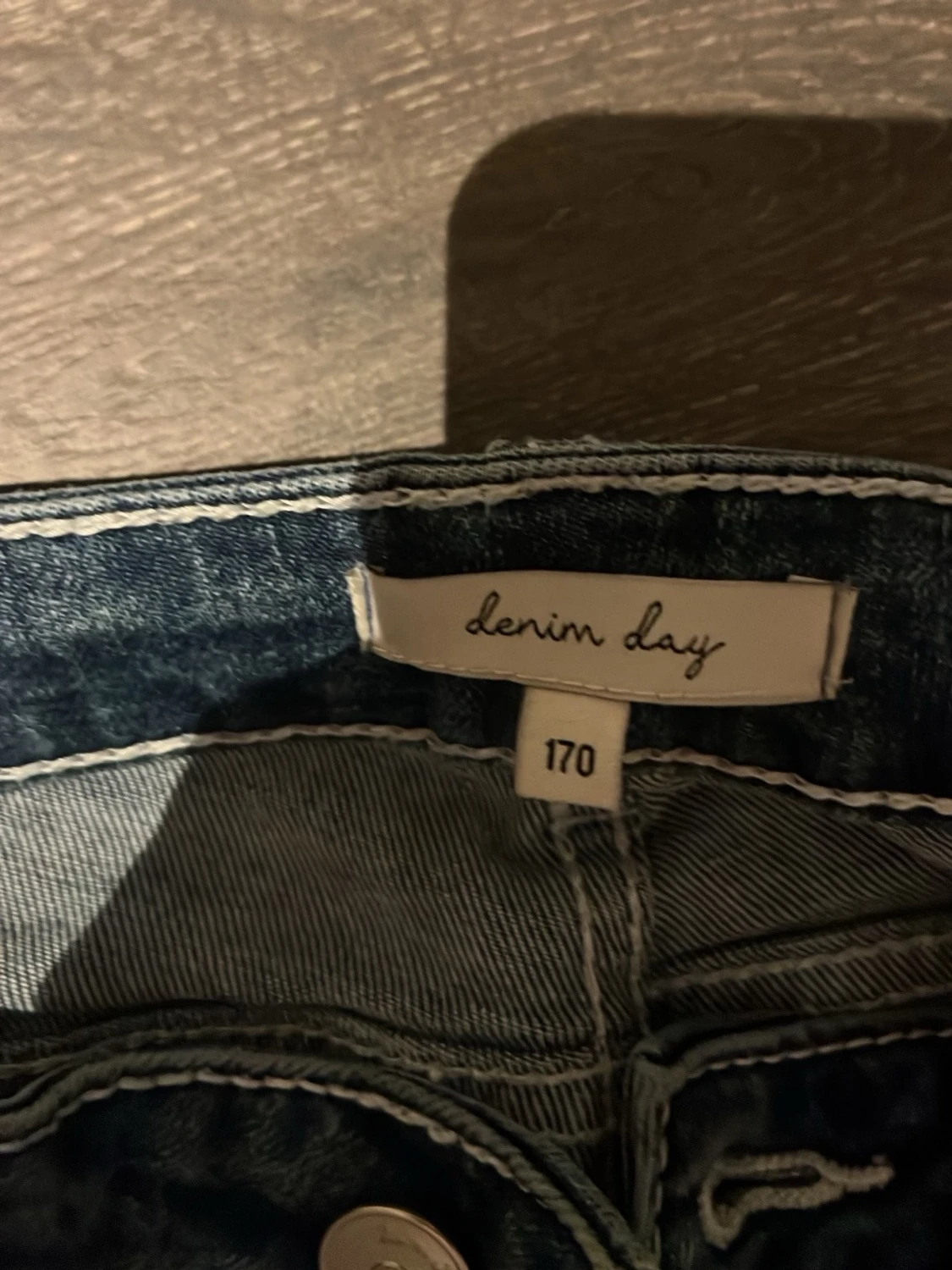 Mörkblå bootcut jeans med kontrastsömmar - 4