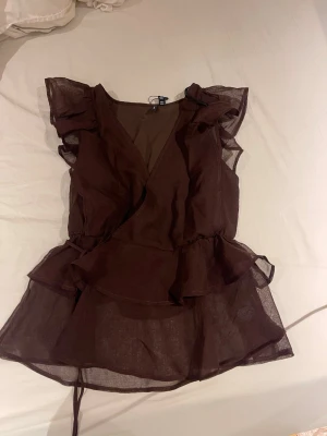 Vero Moda topp  - Helt ny och oanvänd, nypris 549kr