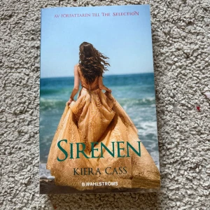 Sirenen - Kiera Cass - Oläst!! säljer även massor av andra böcker!!