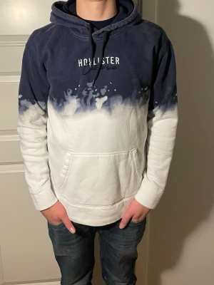 Hollister - Säljer en sällsynt och fet hooide från Hollister i size-S😊