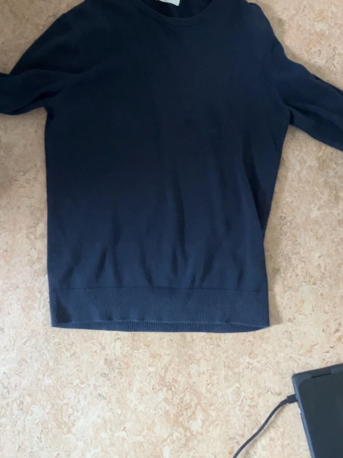 Mörkblå rundhalsad tröja - 2