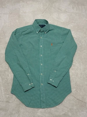 Ralph lauren skjorta  - Grön Ralph skjorta / passar perfekt runt axlar och armar