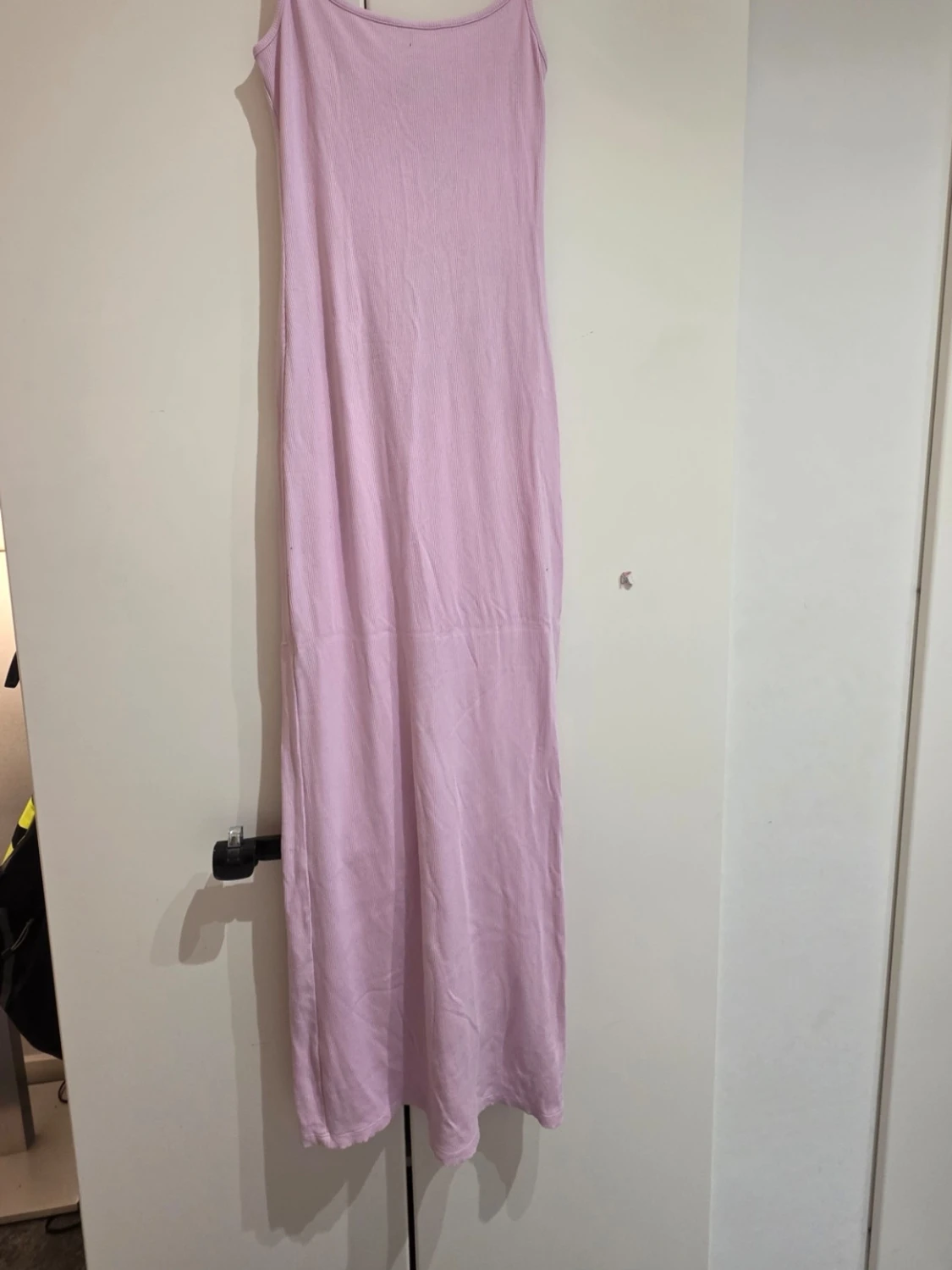 Ljusrosa långklänning med smala axelband