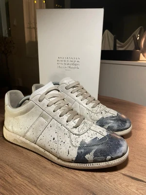 Maison margiela  - Maison margiela splash NU KÖR VI EN HELG REA JUST NU 1199KR ANNARS 1699  | storlek 44 | Inte i sitt bästa skick | Allt og fås med | kom pm vid frågor!:)