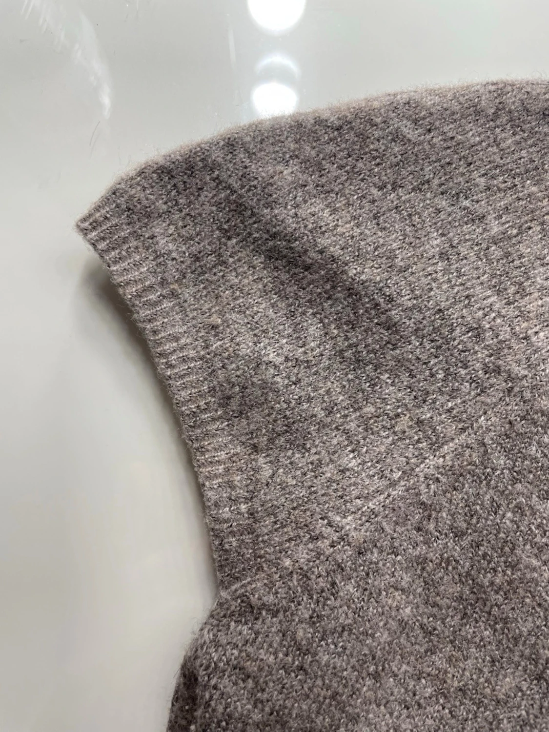 Grå stickad topp med knyt i ryggen - 3