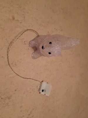 Ekorreljus - Jag säljer ett ekorreljus perfekt för dekoration eller litet ljus man behöver i rummet. I mycket bra skick. Säljs för 120 kr. Tveka inte att kontakta om du är intresserad eller har några frågor! Först till kvarn dom gäller!