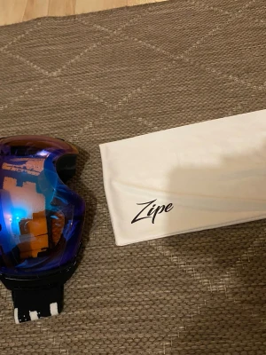 Skidglasögon -  Jag säljer mina skidglasögon som jag köpte sen aldrig använder för att åker inte skidor längre dom är helt oanvända och nya 