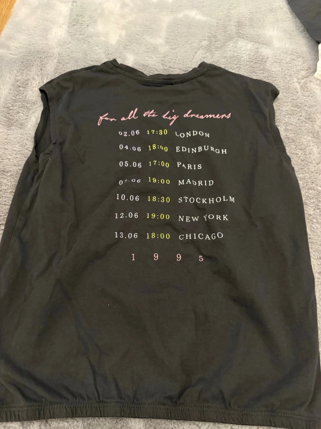 Svart ärmlös t-shirt med tryck - 5