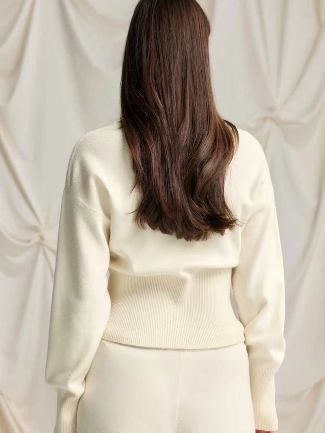 Beige stickad kofta med knappar - 2