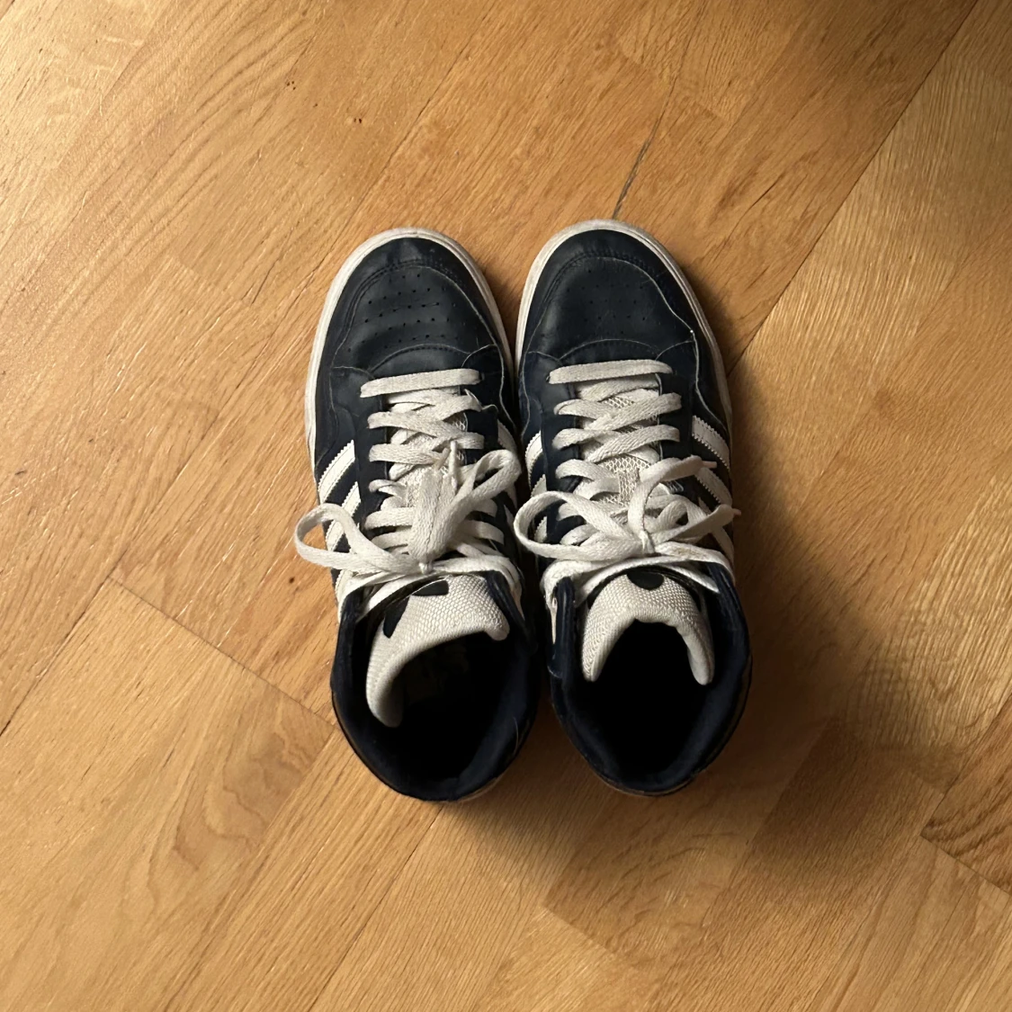 Adidas höga sneakers 