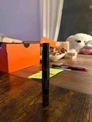 YSL parfym mini spray - Smidig och stilren YSL parfym i praktisk miniflaska, perfekt att ta med i väskan för snabba uppfräschningar när du är på språng. Helt ny myself 10 ml EDP . 